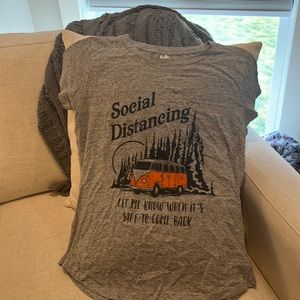 Cute T-shirt. Like new. Small